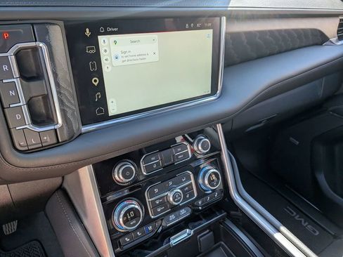 Used 2024 GMC Yukon Denali w/ Advanced Technology Package AWD/4WD image 19