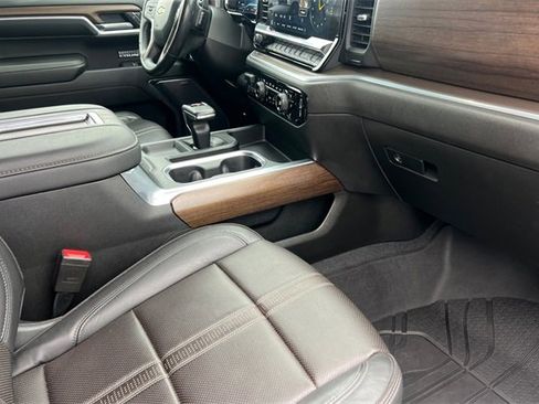 Used 2022 Chevrolet Silverado 1500 High Country w/ High Country Premium Package image 19