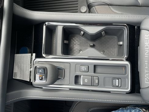 New 2026 Nissan Pathfinder SL FWD image 18