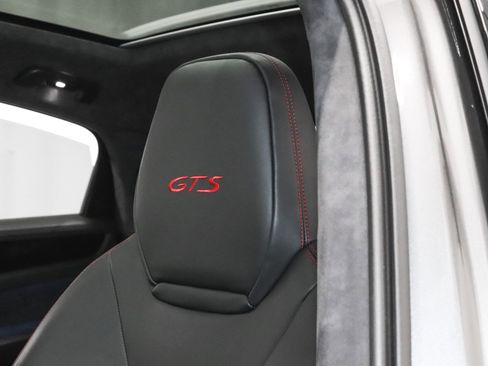 Used 2023 Porsche Cayenne GTS w/ Premium Package image 22