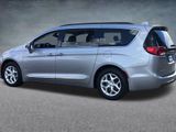 Used 2017 Chrysler Pacifica Touring-L w/ Tire & Wheel Group image 4