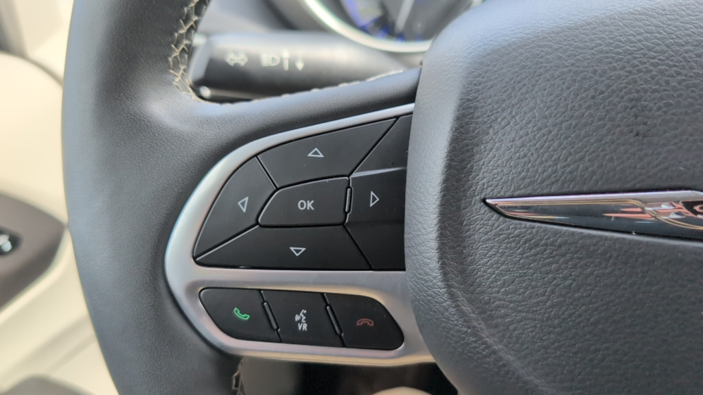 Used 2024 Chrysler Pacifica Touring-L FWD image 14
