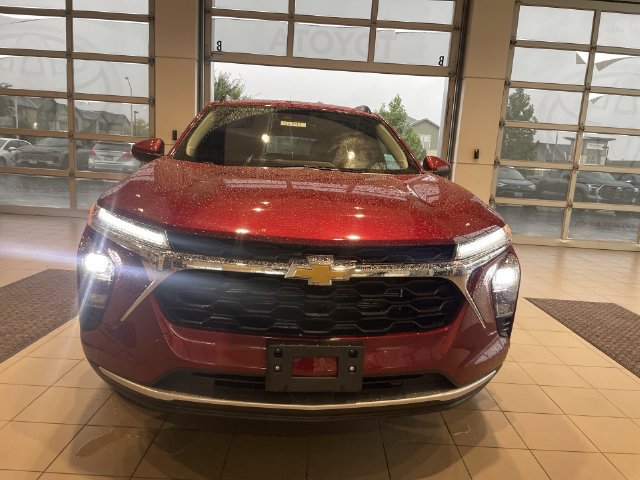 Used 2025 Chevrolet Trax LT w/ LT Convenience Package FWD image 10