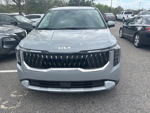 Used 2025 Kia Carnival EX image 11