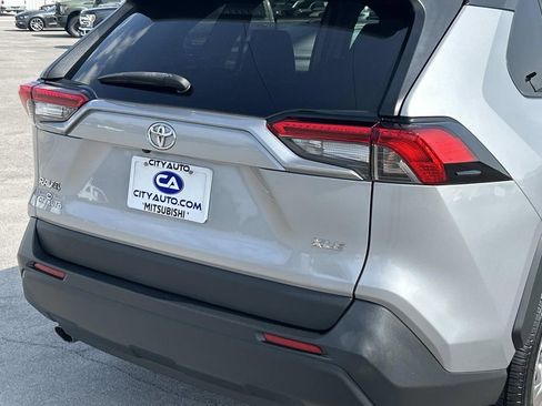 Used 2022 Toyota RAV4 XLE FWD image 12