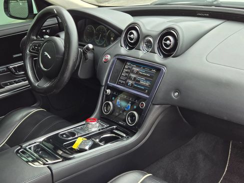Used 2014 Jaguar XJ AWD image 23