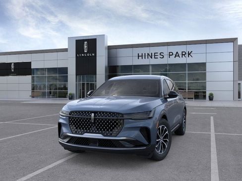 New 2026 Lincoln Nautilus Premier image 2