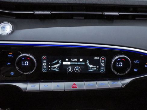 Certified 2025 Genesis GV70 3.5T Sport image 17