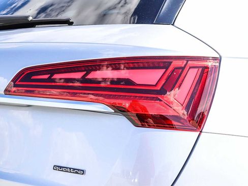 Used 2023 Audi Q5 2.0T Premium w/ Convenience Package image 10