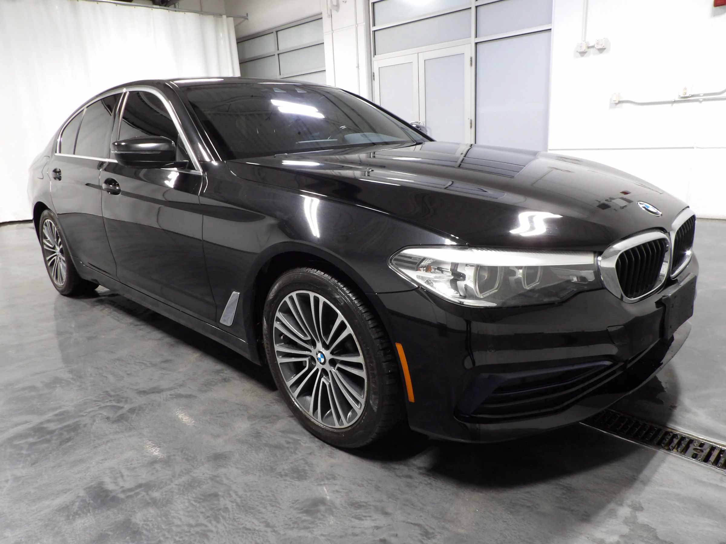 Used 2019 BMW 530i w/ Convenience Package RWD image 2
