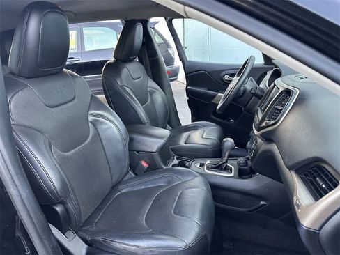 Used 2018 Jeep Cherokee Limited w/ Technology Group image 12