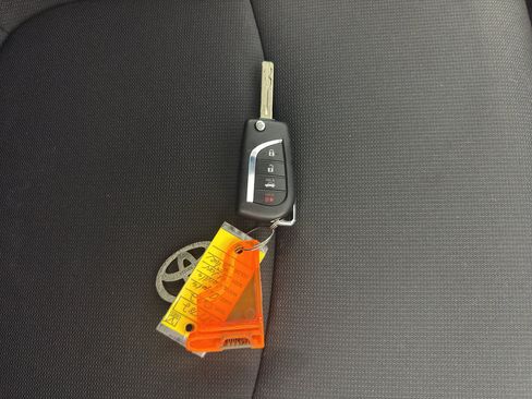 Used 2022 Toyota Corolla LE FWD image 39