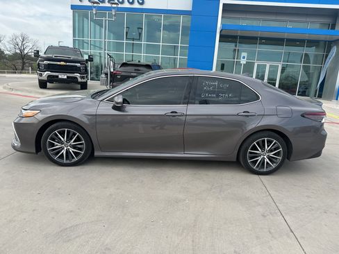 Used 2024 Toyota Camry XLE image 2