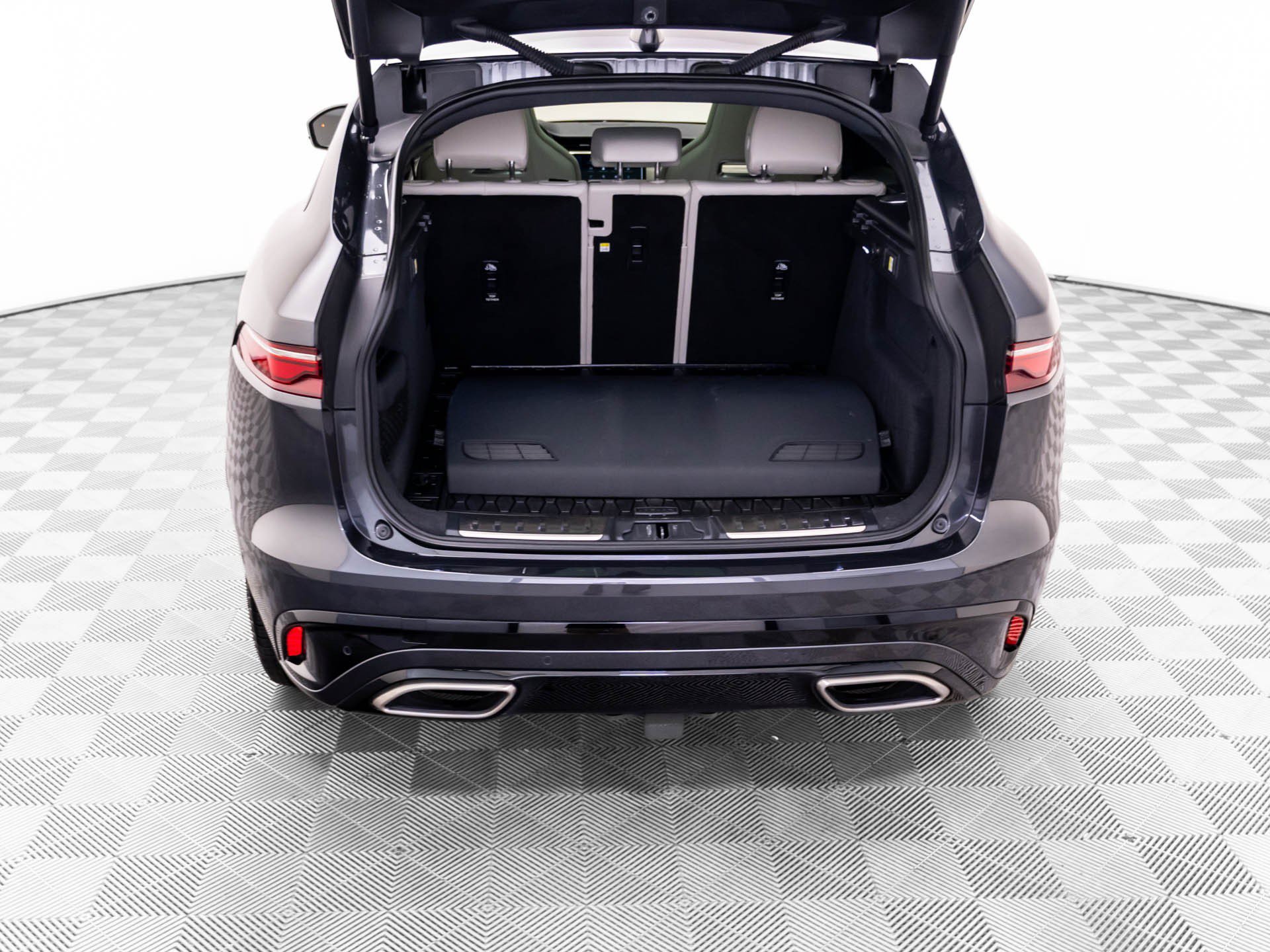 Used 2024 Jaguar F-PACE R-Dynamic S AWD/4WD image 38
