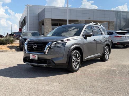 Used 2024 Nissan Pathfinder SL FWD image 7