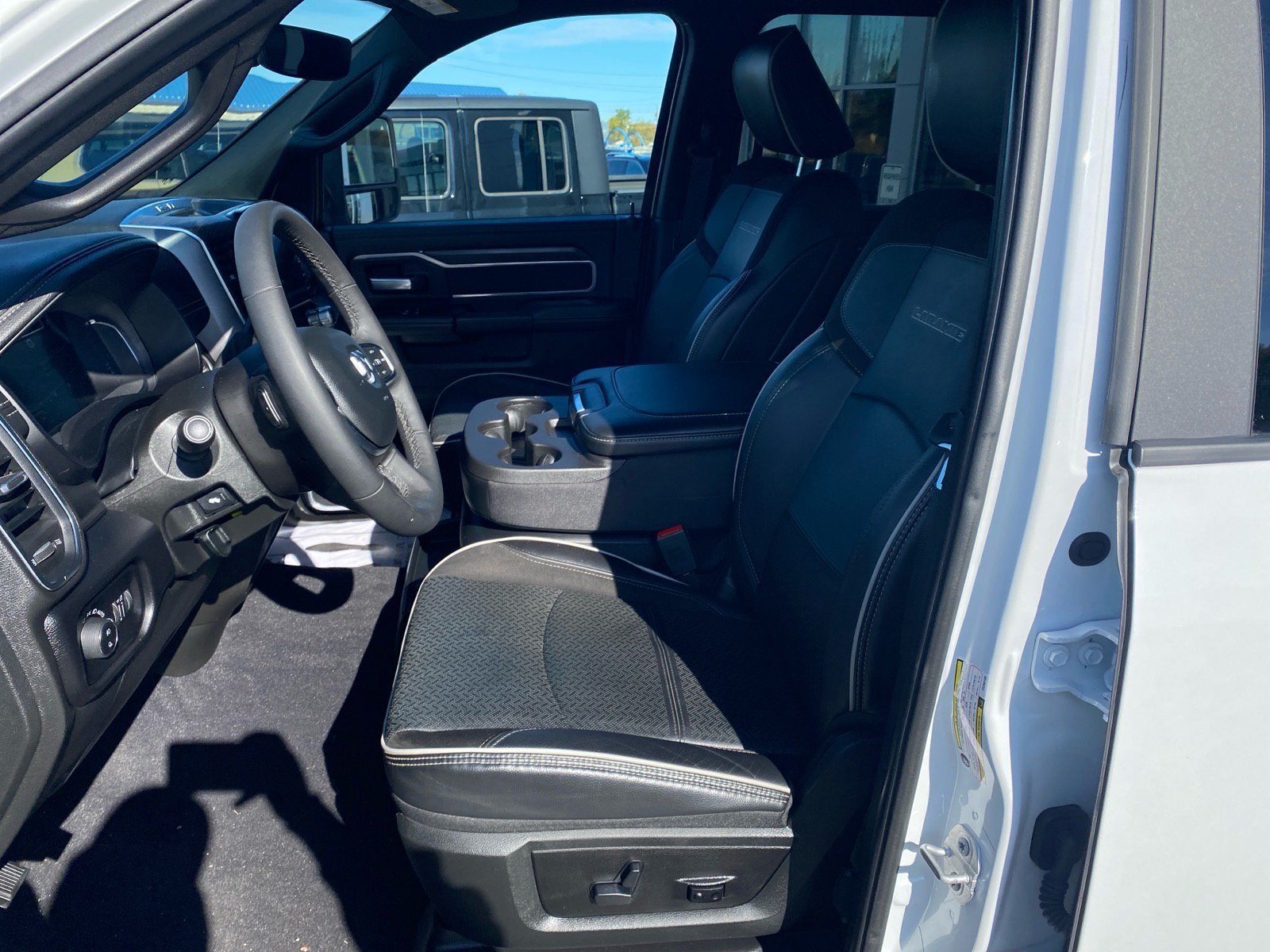 Used 2026 RAM 2500 Laramie AWD/4WD image 9