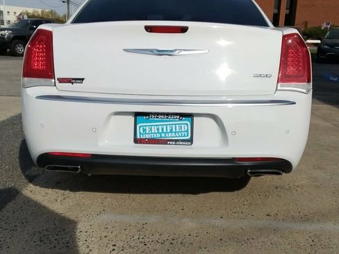 Used 2015 Chrysler 300 Limited w/ Driver Convenience Group image 3