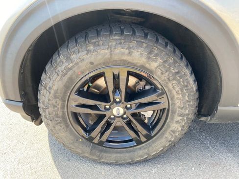 Used 2020 Ford Explorer XLT w/ Equipment Group 202A AWD/4WD image 32