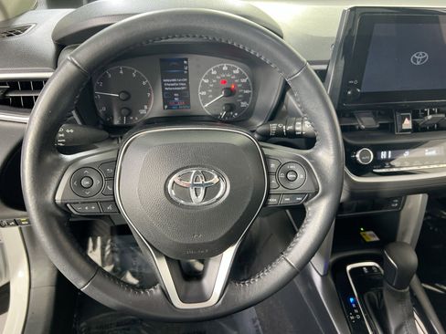 Used 2023 Toyota Corolla Cross LE image 11