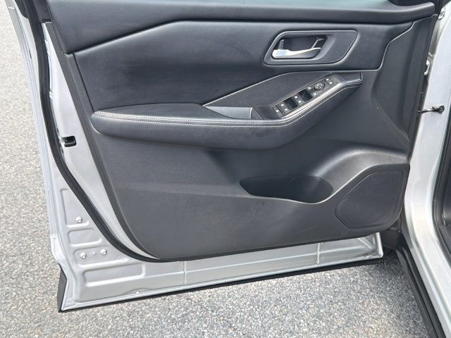 Used 2025 Nissan Rogue SV FWD image 10