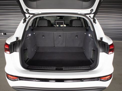 Certified 2025 Audi Q6 e-tron Premium Plus w/ Premium Plus AWD/4WD image 9
