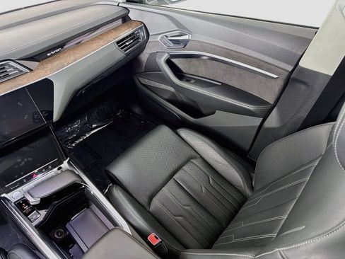 Used 2019 Audi e-tron Prestige w/ Prestige Package AWD/4WD image 25