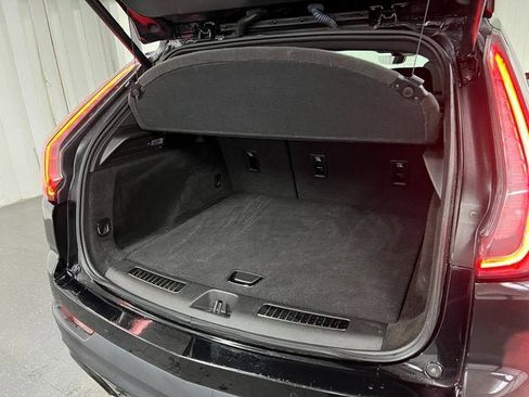 Certified 2022 Cadillac XT4 Sport w/ Enhanced Visibility Package image 19