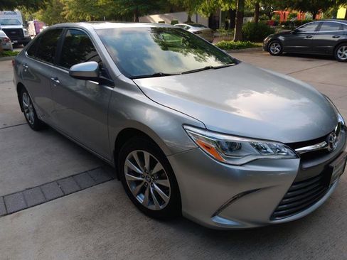 Used 2015 Toyota Camry XLE image 7