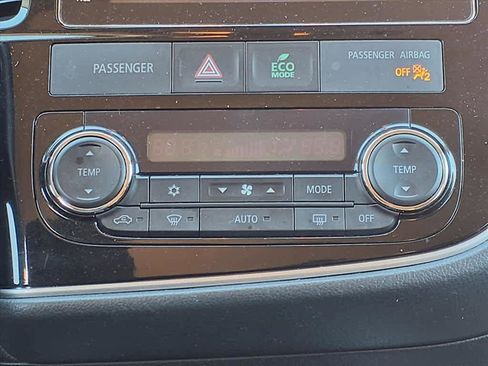 Used 2017 Mitsubishi Outlander SE image 9