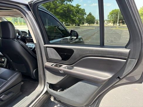 Used 2024 Lincoln Aviator AWD w/ Premium Package image 34