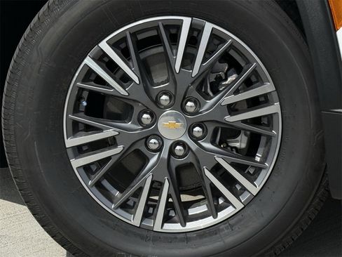 New 2026 Chevrolet Traverse LT image 9