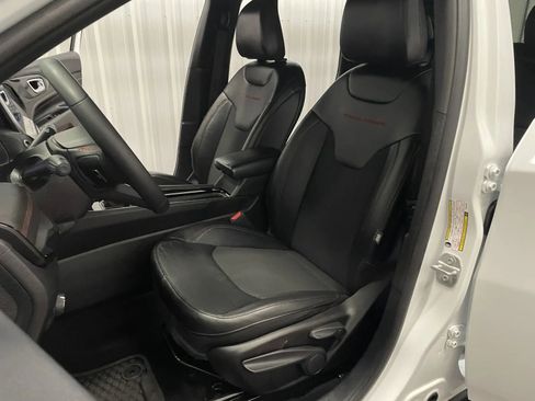 Used 2025 Jeep Compass Trailhawk AWD/4WD image 38