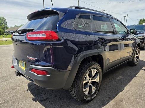 Used 2016 Jeep Cherokee Trailhawk w/ Leather Interior Group AWD/4WD image 7
