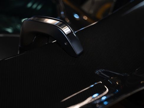 Used 2019 McLaren Senna RWD image 11
