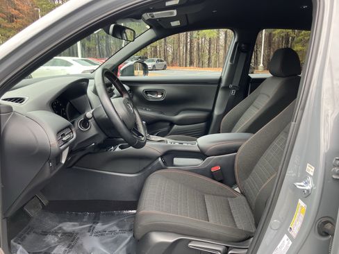 Used 2025 Honda HR-V Sport image 17