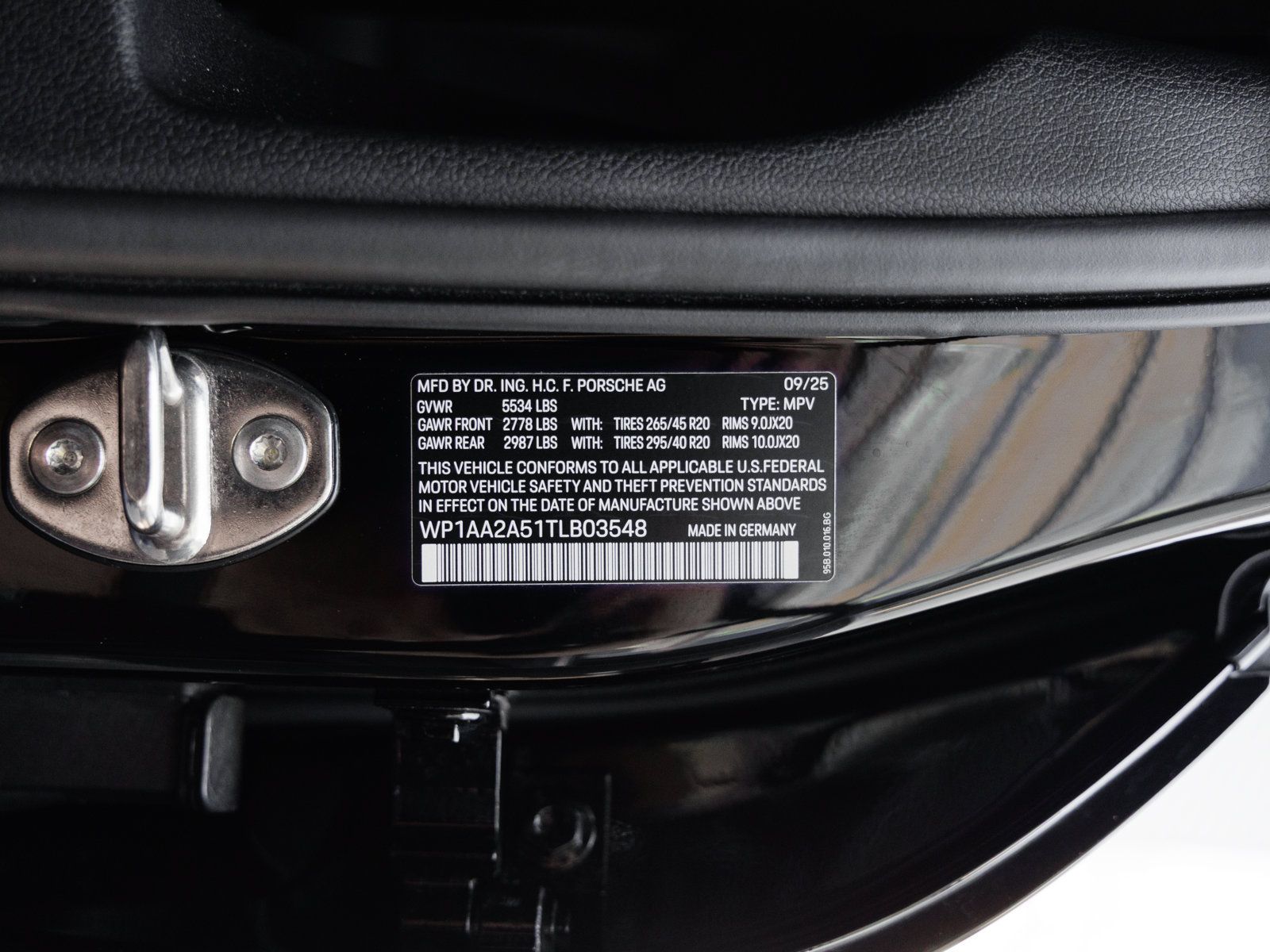 Used 2026 Porsche Macan AWD/4WD image 42