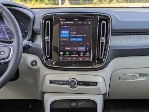 New 2026 Volvo XC40 B5 Plus w/ Protection Package Premier image 22