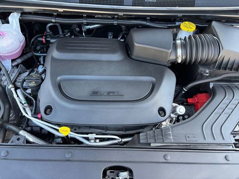 Used 2026 Chrysler Pacifica Limited w/ Uconnect Theater Family Group FWD image 33