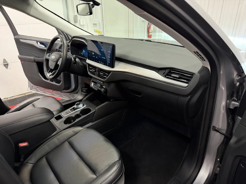 Used 2023 Ford Escape Platinum AWD/4WD image 48