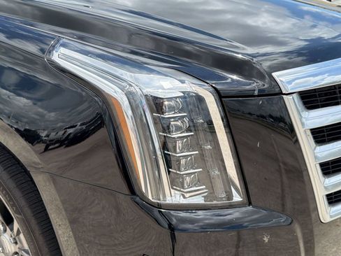 Used 2016 Cadillac Escalade Luxury RWD image 12
