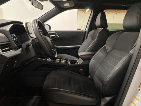 Used 2024 Mitsubishi Outlander Ralliart image 17