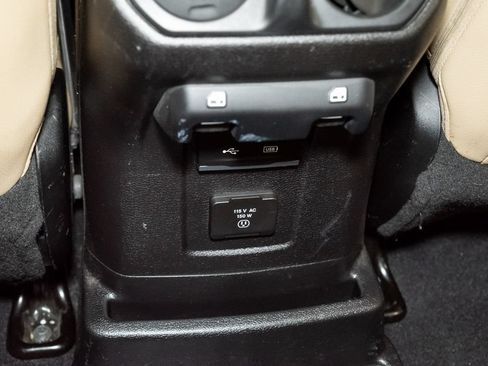 Used 2018 Jeep Wrangler Unlimited Sahara AWD/4WD image 23