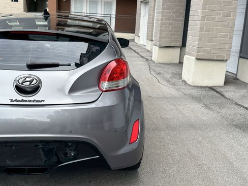 Used 2012 Hyundai Veloster w/ Style Pkg image 6