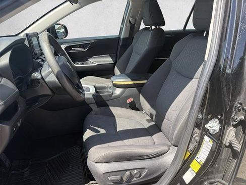 Used 2021 Toyota RAV4 XLE FWD image 10