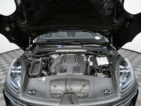 New 2026 Porsche Macan AWD/4WD image 37