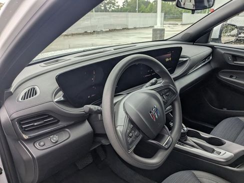 Used 2025 Buick Envista Preferred image 10
