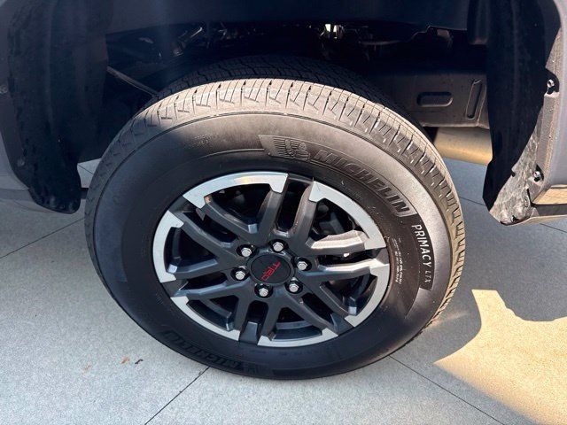 Used 2025 Toyota Tacoma TRD Sport AWD/4WD image 11