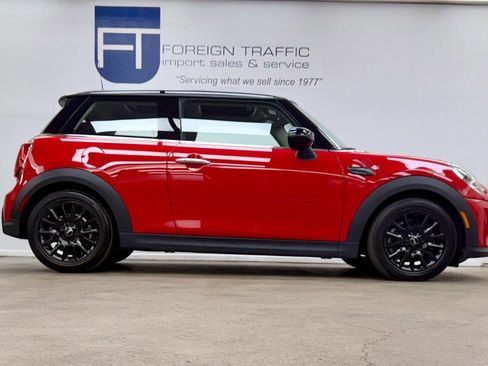 Used 2022 MINI Cooper 2-Door Hardtop w/ Premium Package image 29