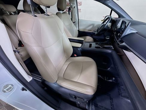 Certified 2021 Toyota Sienna XLE FWD image 34