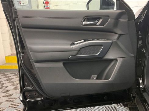 Certified 2025 Nissan Pathfinder SL image 22